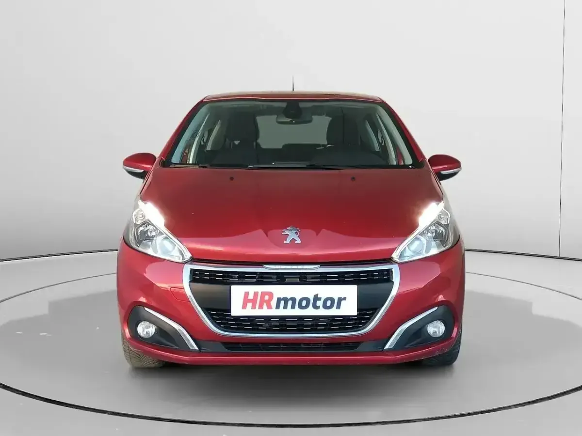 Usado Peugeot 208 Signature Sky 82 CV (60 kW) 2018 Rojo Utilitario