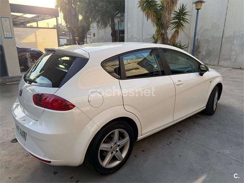 Usado Seat Leon Style 125 CV (91 kW) 2010 Blanco Utilitario