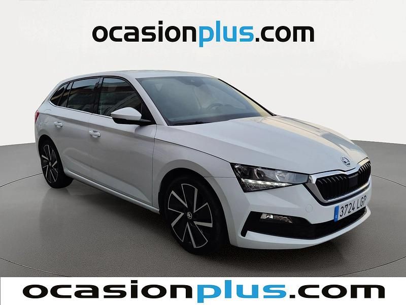 Usado Skoda Scala Sport 150 CV (110 kW) 2020 Blanco Utilitario
