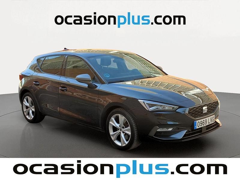 Usado Seat Leon FR 150 CV (110 kW) 2021 Negro Utilitario
