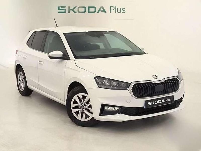 Usado Skoda Fabia Selection 116 CV (85 kW) 2025 Blanco Utilitario