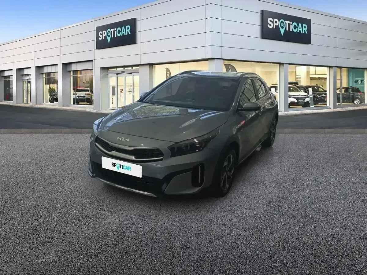 Usado Kia XCeed 100 CV (73 kW) 2025 Gris SUV