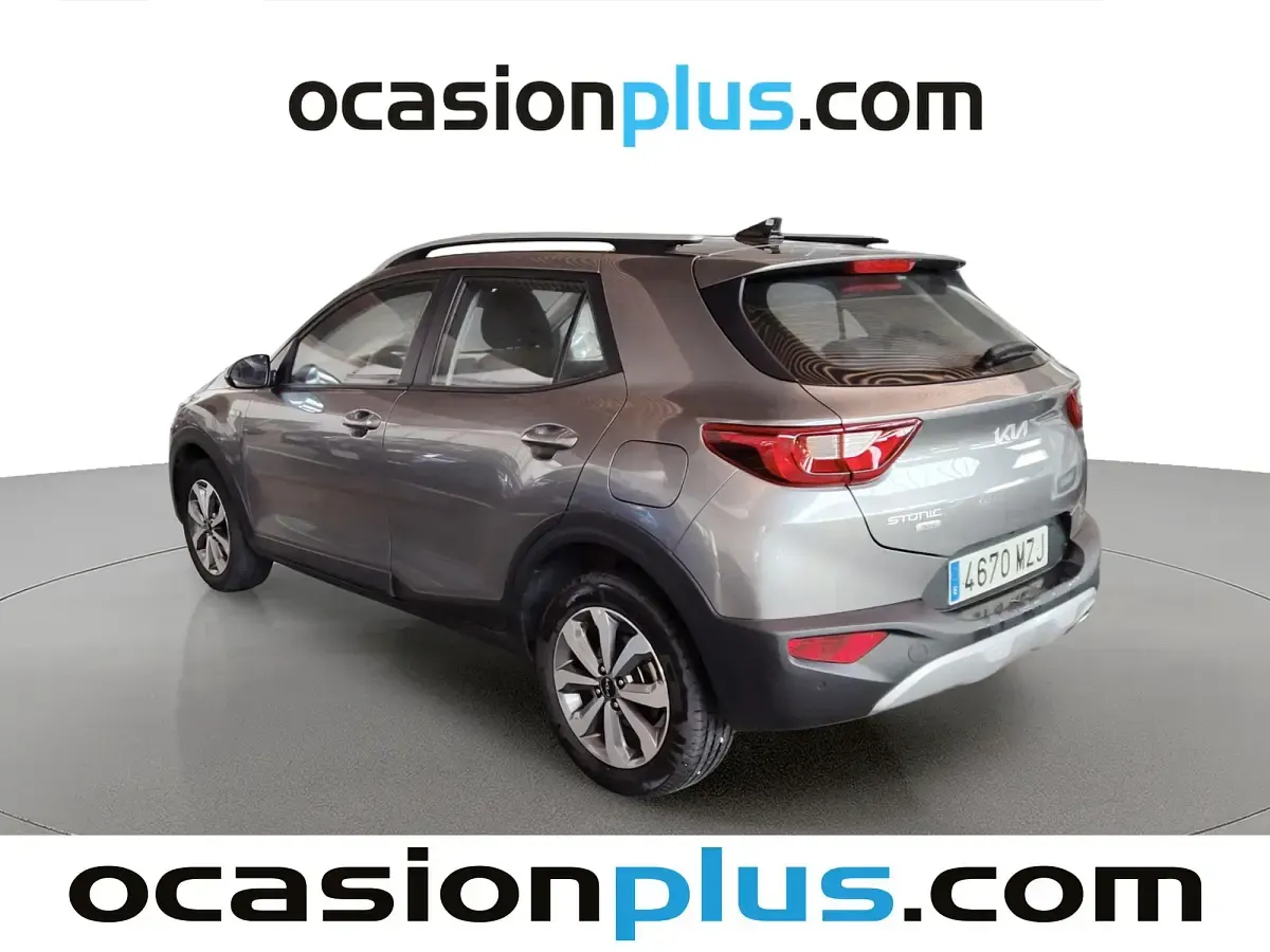 Usado Kia Stonic 100 CV (73 kW) 2025 Gris SUV