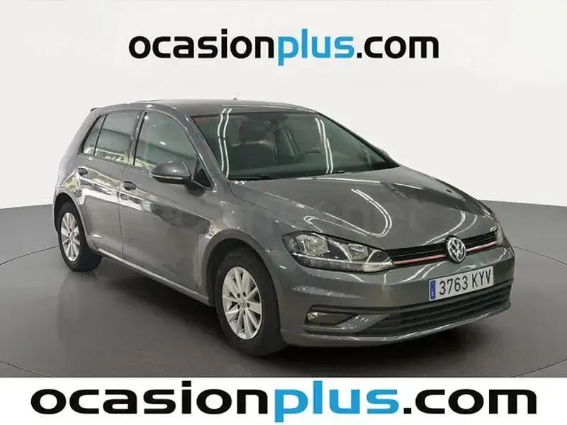 Usado VW Golf VII 115 CV (84 kW) 2019 Gris / plata Berlina