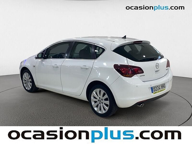 Usado Opel Astra Enjoy 140 CV (102 kW) 2011 Blanco Berlina