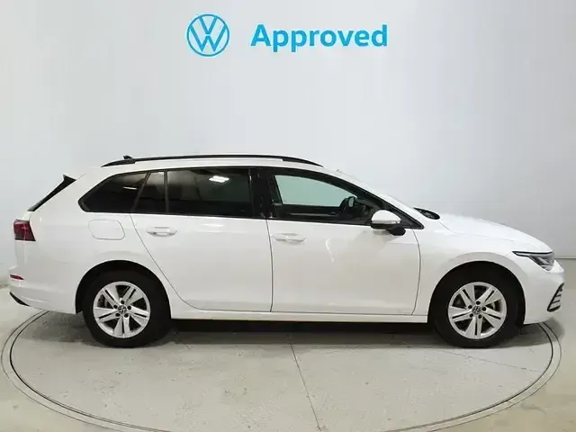 Usado VW Golf VIII Life 110 CV (80 kW) 2022 Blanco Familiar