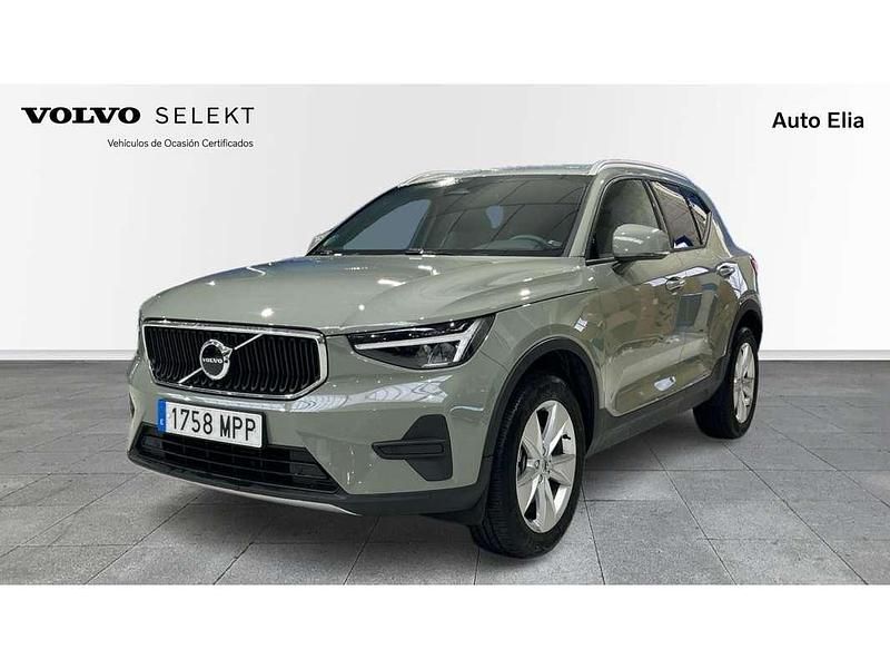 Verde Usado 2024 Volvo XC40 Core SUV | 36.900 € (Un poco caro) - Imagen 1/4
