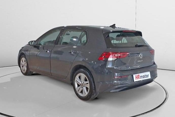 Käytetty VW Golf VIII Business 151 HP (111 kW) 2021 Harmaa Viistoperä