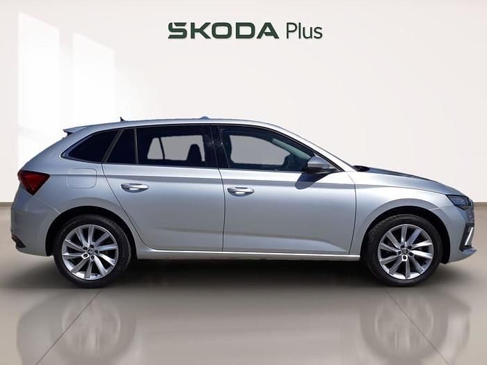 Usado Skoda Scala Selection 115 CV (84 kW) 2024 Gris plata Utilitario