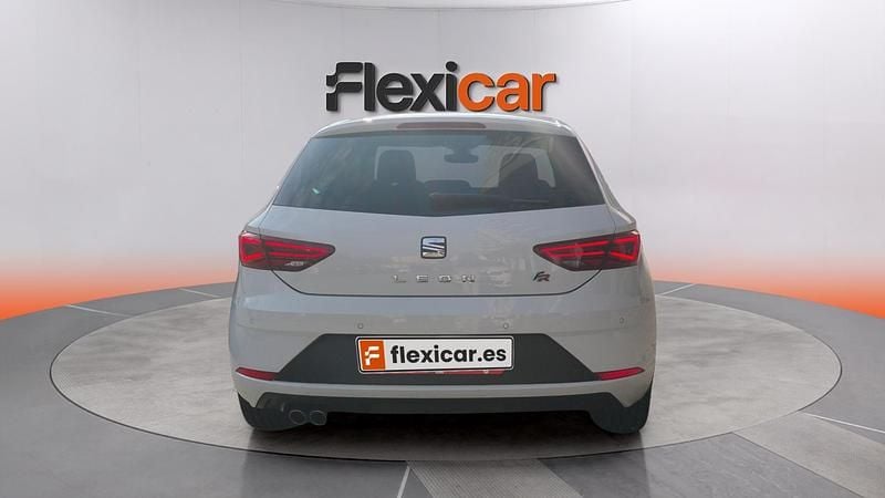 Usado Seat Leon ST FR 150 CV (110 kW) 2019 Blanco Familiar