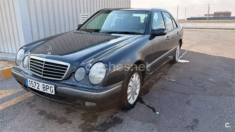 Usado Mercedes E200 Elegance 163 CV (119 kW) 2011 Azul Berlina