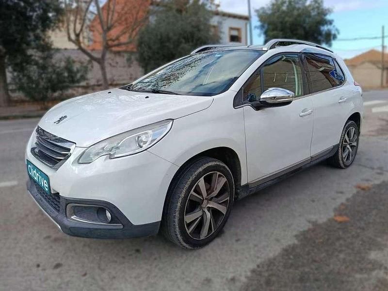 Usado Peugeot 2008 Allure 120 CV (88 kW) 2015 Blanco SUV