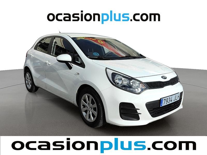 Usado Kia Rio 84 CV (61 kW) 2016 Blanco Berlina