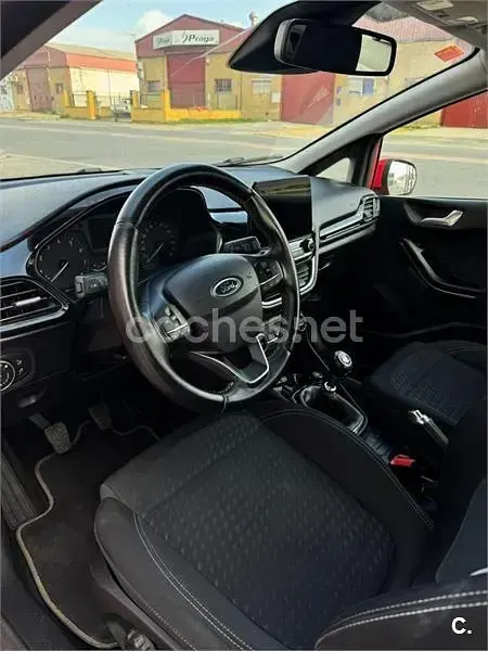 Usado Ford Fiesta Titanium 100 CV (73 kW) 2017 Rojo Utilitario