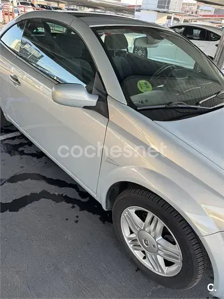 Usado Renault Mégane Cabriolet Dynamique 136 CV (100 kW) 2004 Gris / plata Descapotable