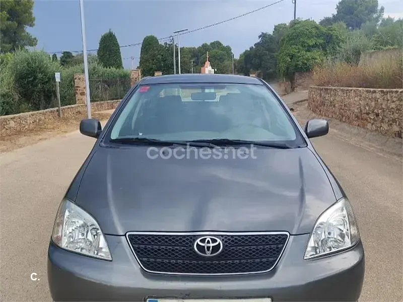 Usado Toyota Corolla Sol 90 CV (66 kW) 2002 Gris / plata Berlina