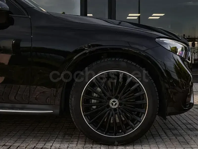 Usado Mercedes GLC300 269 CV (197 kW) 2025 Negro SUV