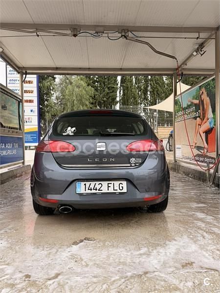 Usado Seat Leon Sport 105 CV (77 kW) 2007 Negro Utilitario
