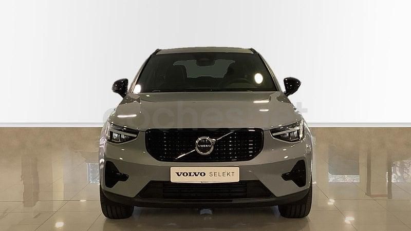 Usado Volvo XC40 Plus 163 CV (119 kW) 2025 Gris / plata SUV