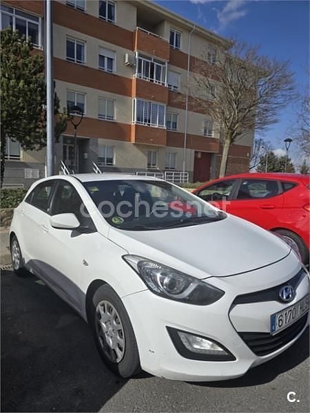 Usado Hyundai i30 110 CV (80 kW) 2012 Blanco Berlina