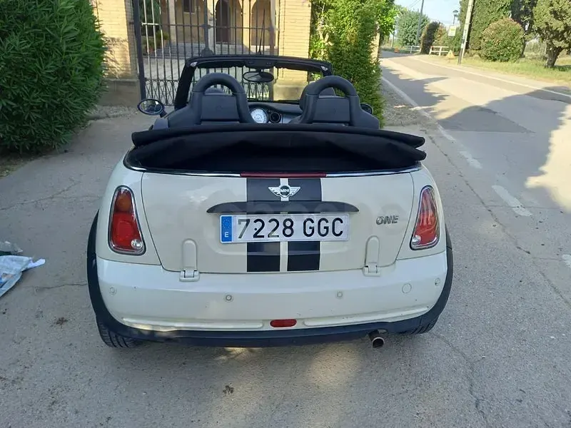 Usado Mini One Cabriolet 90 CV (66 kW) 2008 Beige Descapotable