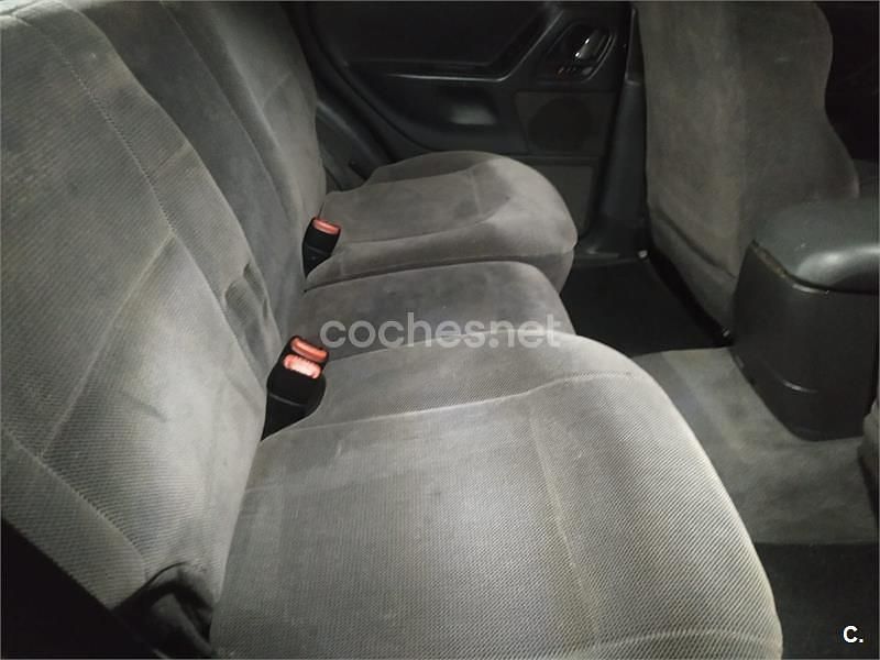Usado Jeep Grand Cherokee Laredo 140 CV (102 kW) 2001 Negro SUV