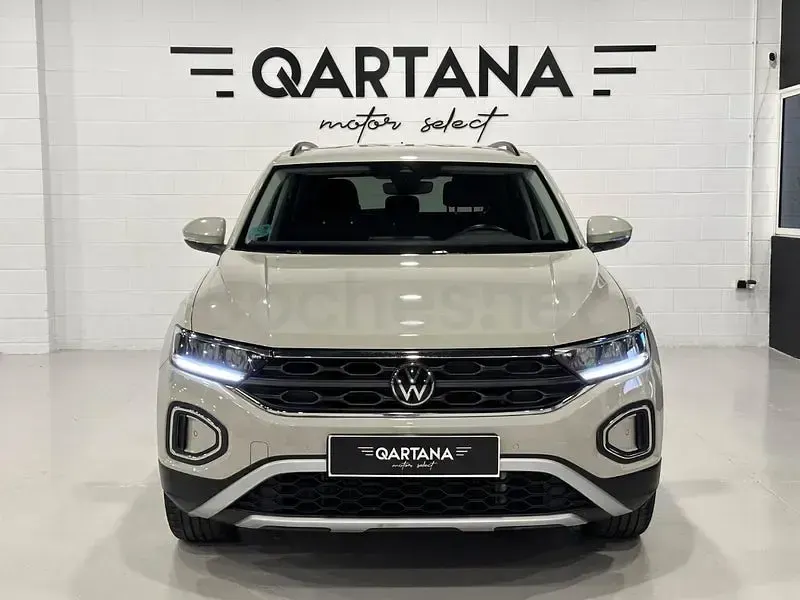 Usado VW T-Roc Life 150 CV (110 kW) 2023 Beige SUV