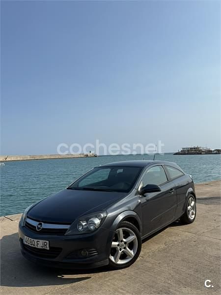 Usado Opel Astra GTC Enjoy 105 CV (77 kW) 2007 Gris / plata Berlina