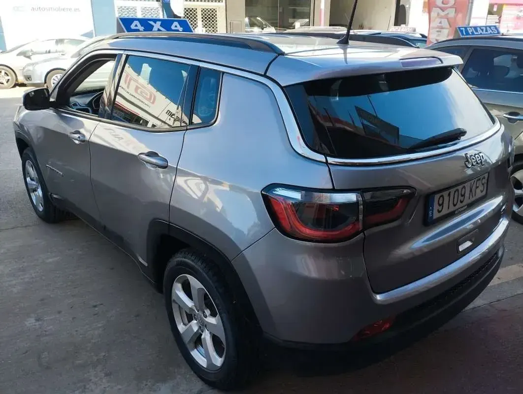 Usado Jeep Compass Longitude 120 CV (88 kW) 2017 Beige SUV