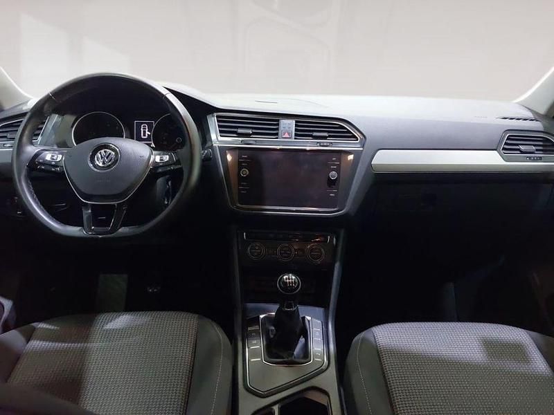 Usado VW Tiguan Edition 131 CV (96 kW) 2020 Gris SUV