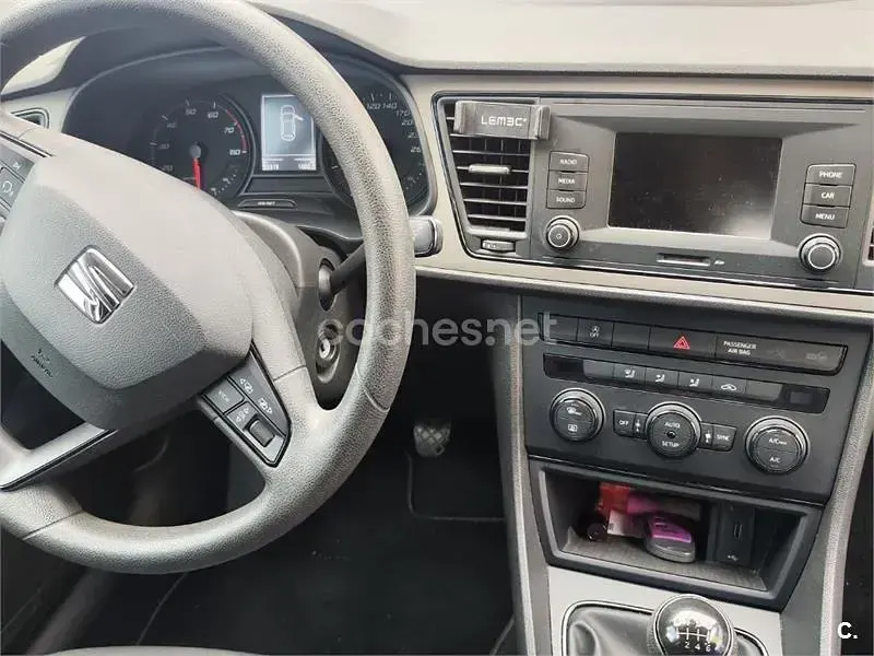 Usado Seat Leon Style 115 CV (84 kW) 2019 Gris / plata Berlina
