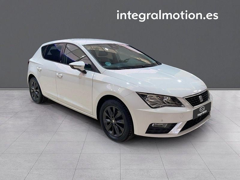 Usado Seat Leon Style 115 CV (84 kW) 2020 Blanco Familiar