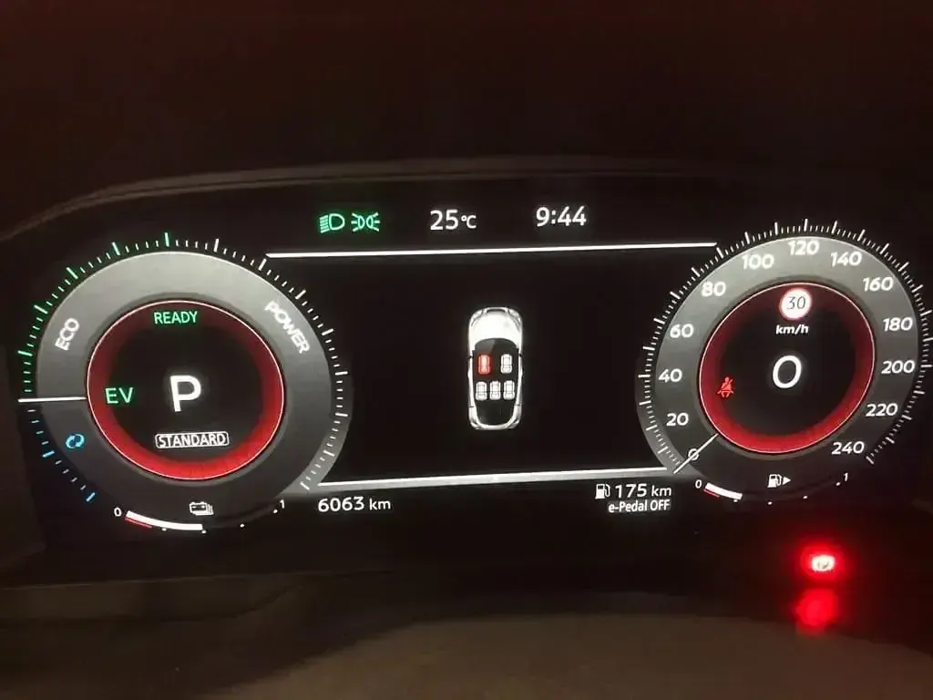 Usado Nissan Juke Tekna 143 CV (105 kW) 2025 Negro SUV
