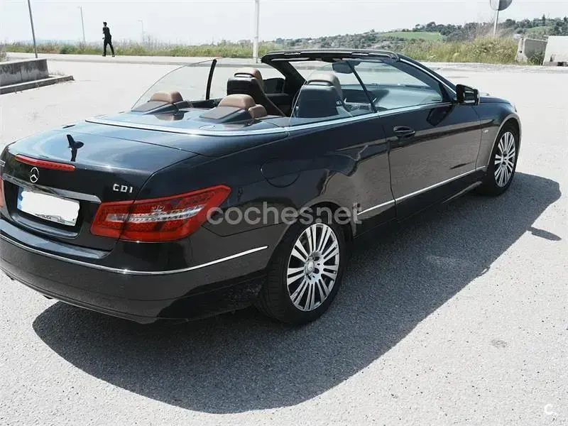 Usado Mercedes E220 Avantgarde 170 CV (125 kW) 2011 Negro Descapotable