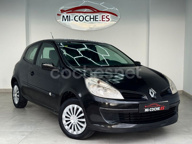 Negro Usado 2005 Renault Clio II Berlina | 3800 € (Precio justo) - Imagen 1/4
