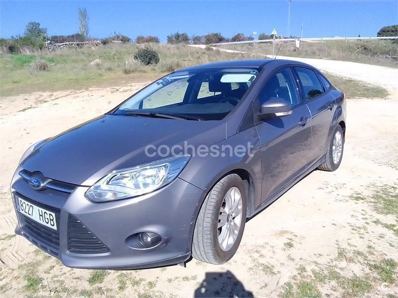 Usado Ford Focus Trend 115 CV (84 kW) 2011 Gris / plata Berlina