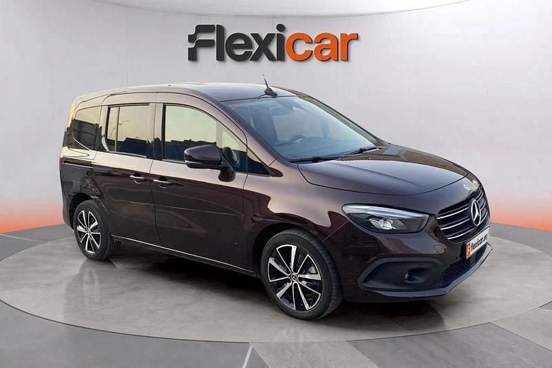 Burdeos Usado 2022 Mercedes 180 Berlina | 21.990 € (Buen precio) - Imagen 1/4