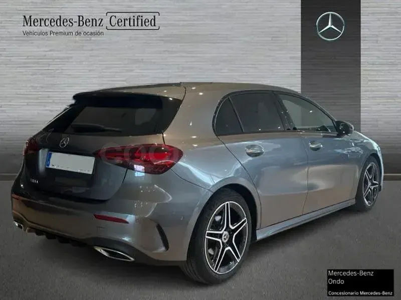Usado Mercedes A180 136 CV (100 kW) 2025 Gris / plata Berlina