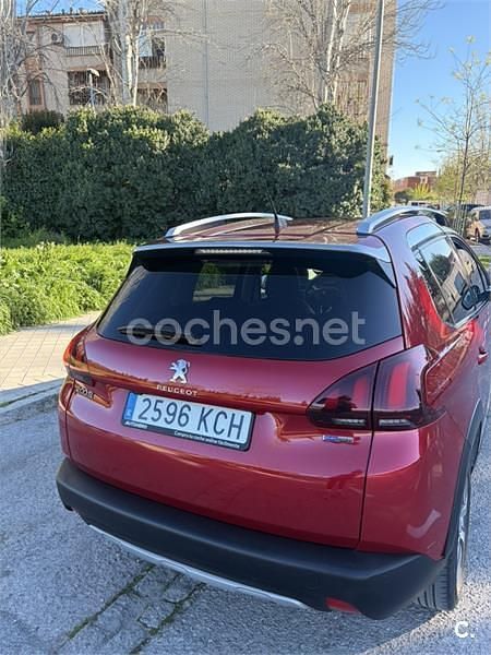 Usado Peugeot 2008 Allure 110 CV (80 kW) 2017 Rojo SUV