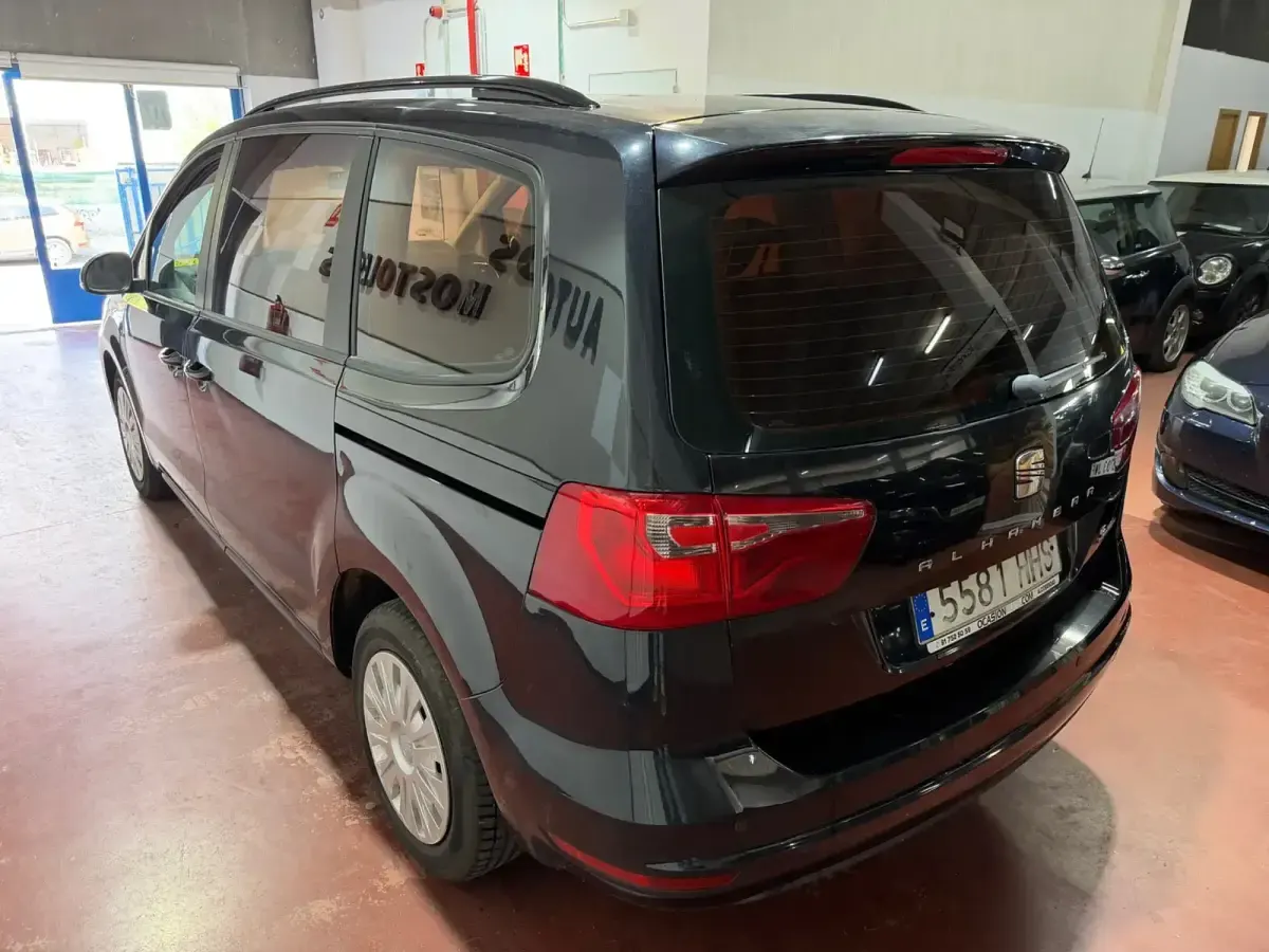 Usado Seat Alhambra Reference 140 CV (102 kW) 2011 Negro Monovolumen