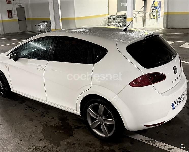Usado Seat Leon Sport 105 CV (77 kW) 2008 Blanco Utilitario