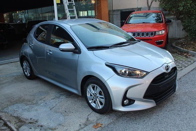 Usado Mazda 2 Center-Line 116 HP (85 kW) 2023 Cinzento Sedan