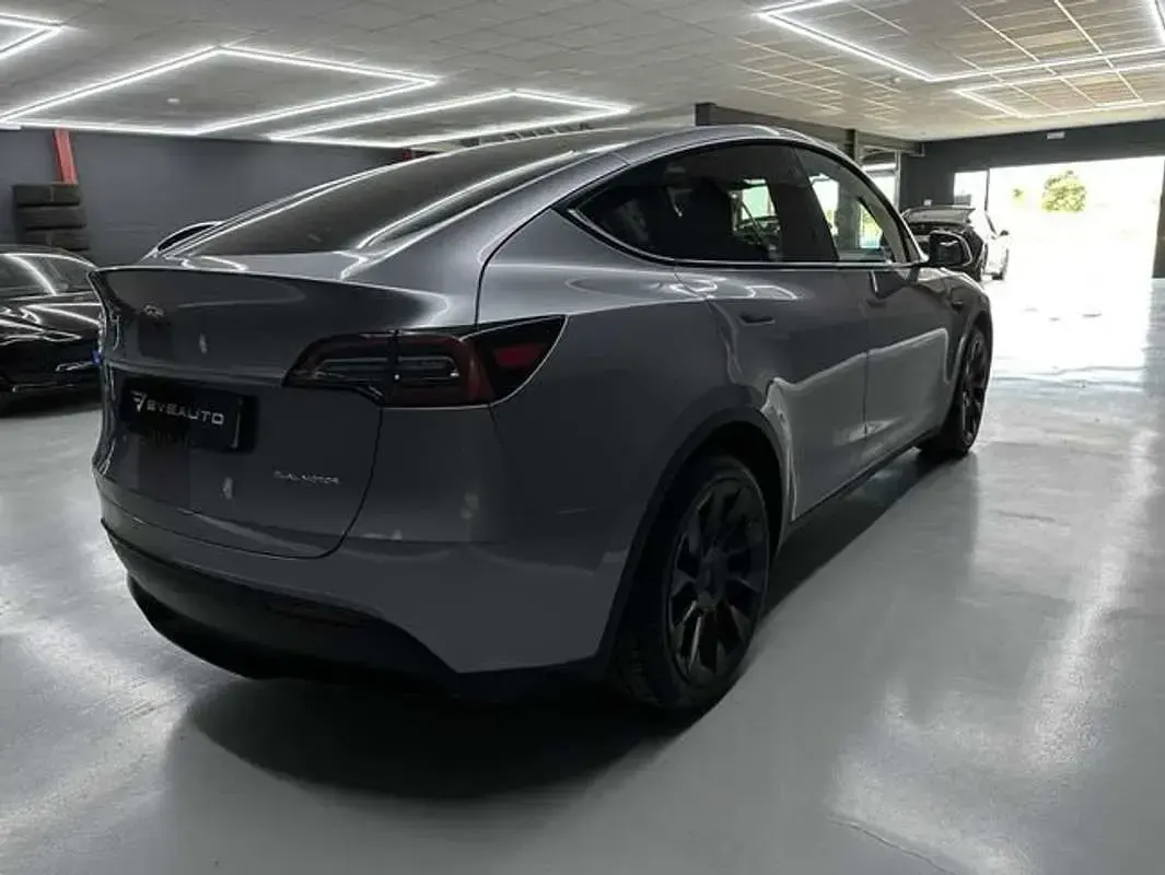 Usado Tesla Model Y 339 kW (461 CV) 2022 Gris SUV