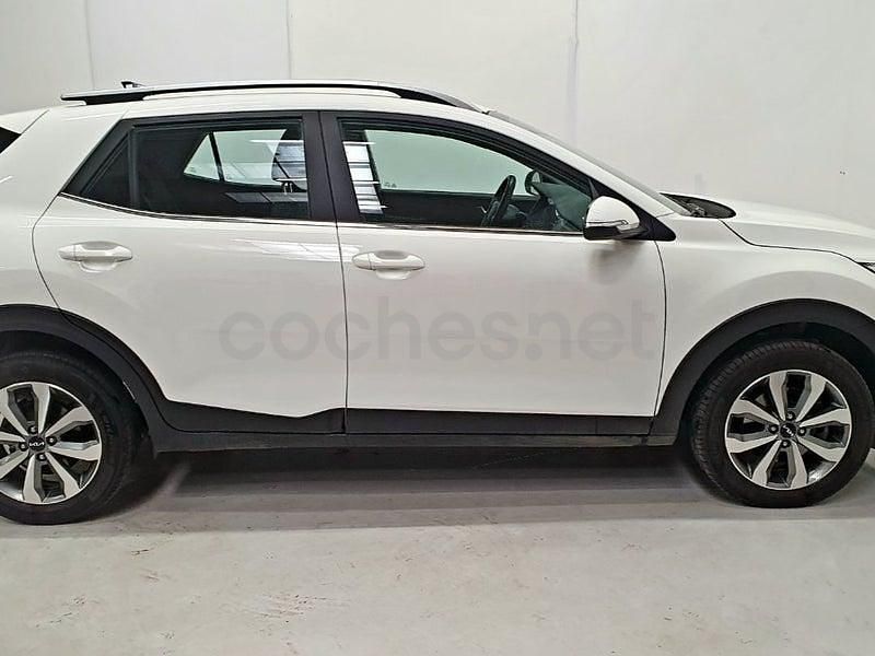 Usado Kia Stonic 84 CV (61 kW) 2022 Blanco SUV