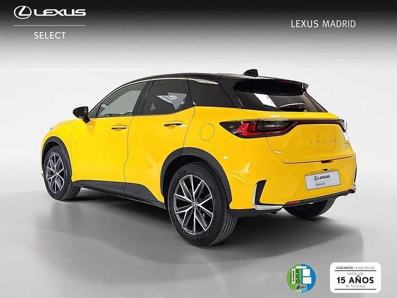 Usado Lexus LBX 137 CV (100 kW) 2025 Amarillo SUV