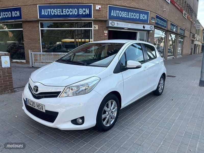 Blanco Usado 2013 Toyota Yaris Active Berlina | 9900 € (Caro) - Imagen 1/4