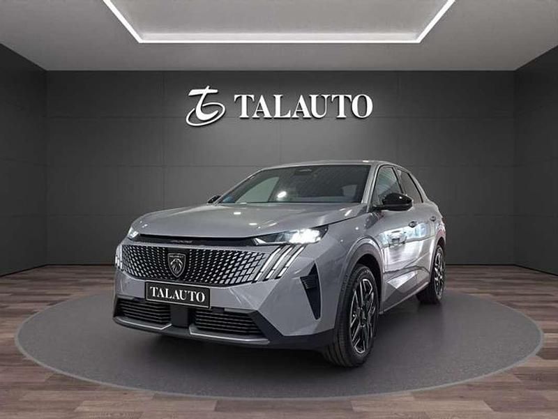 Usado Peugeot 3008 Allure 136 CV (100 kW) 2024 Gris SUV