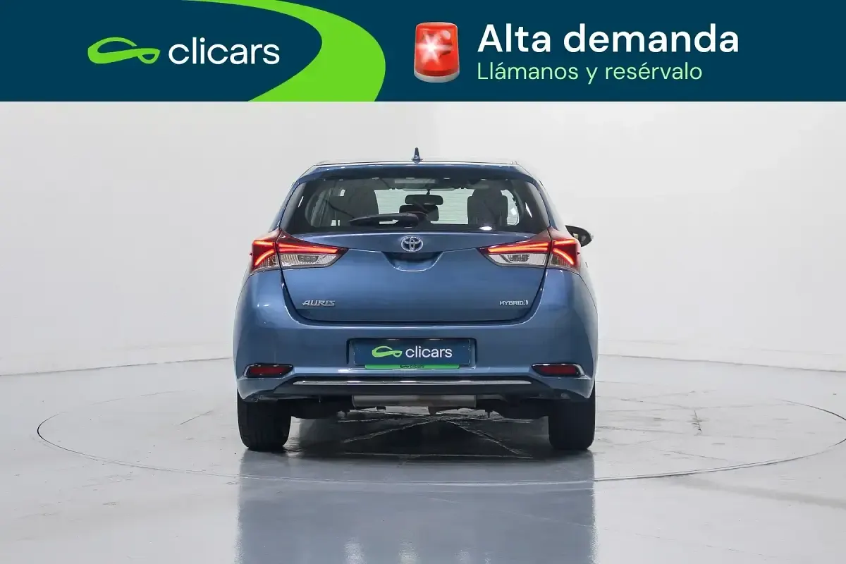 Usado Toyota Auris Hybrid Active 136 CV (100 kW) 2019 Azul Berlina