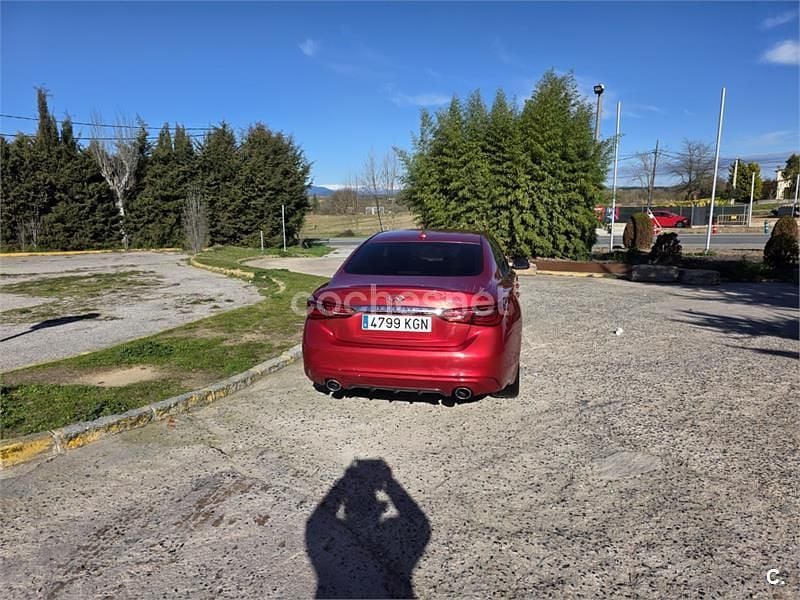Usado Infiniti Q50 170 CV (125 kW) 2018 Rojo Berlina