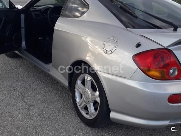 Usado Hyundai Coupé 105 CV (77 kW) 2003 Gris / plata Coupe